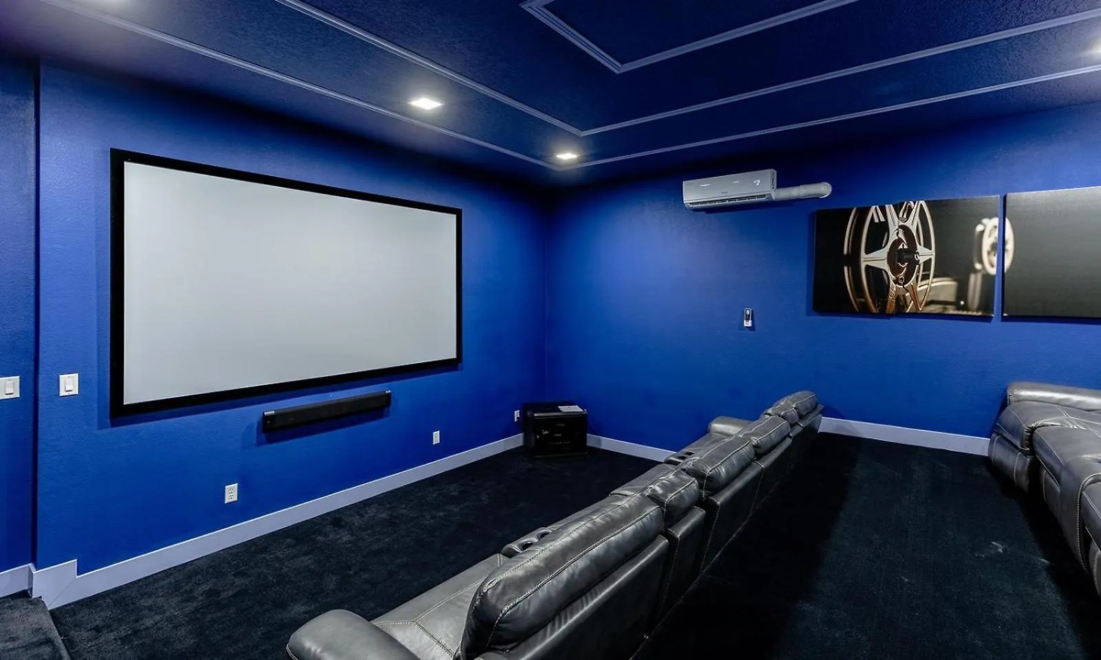 Villa Near Parks With Bball Theme Br, Arcade, Theater Davenport